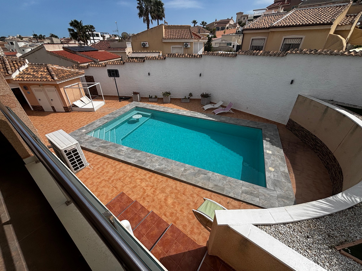 Se vende Villa - Chalet de 4 dormitorios en Costa Blanca, Alicante, España