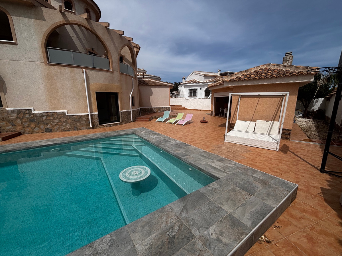 Se vende Villa - Chalet de 4 dormitorios en Costa Blanca, Alicante, España
