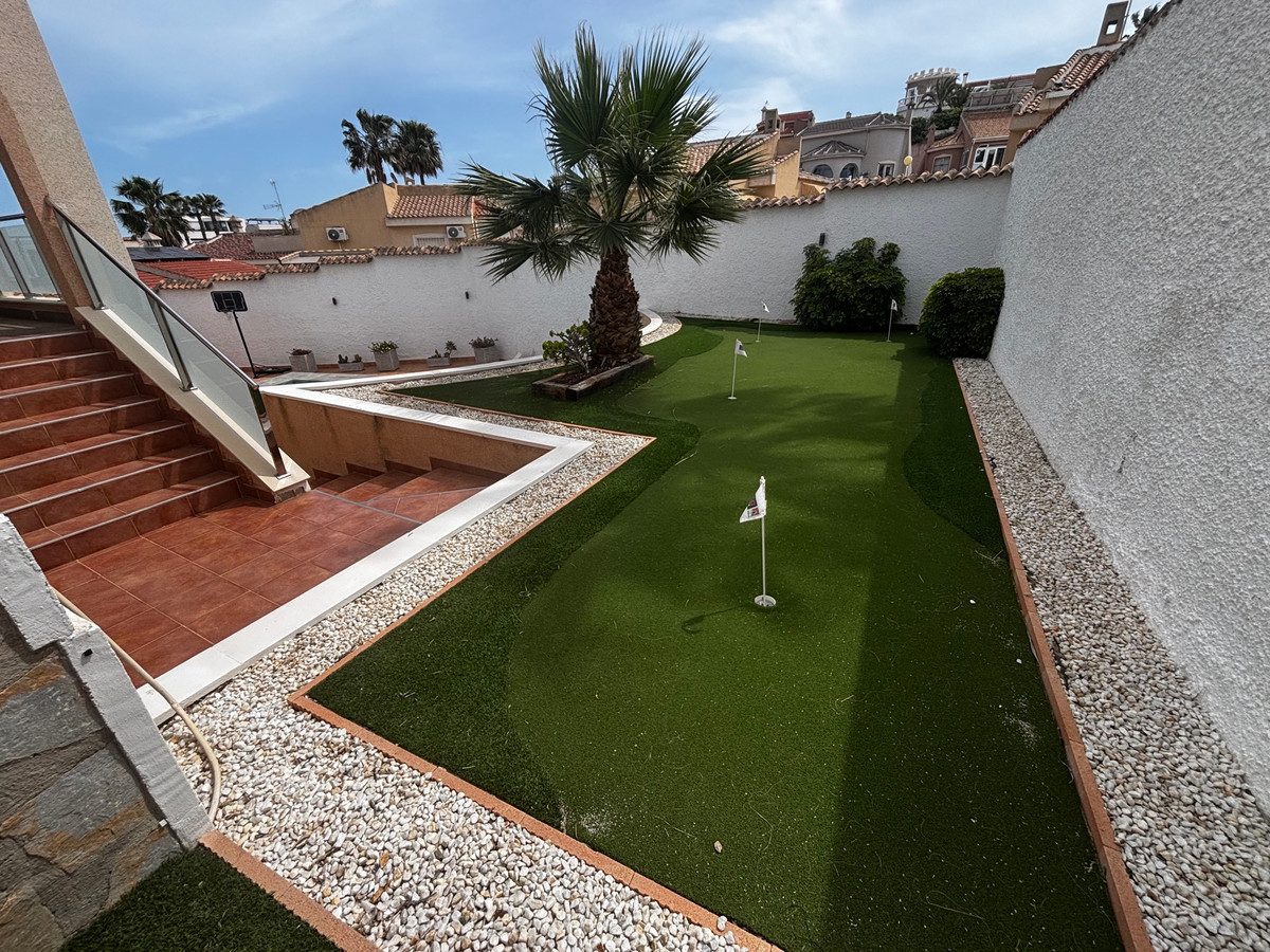 Se vende Villa - Chalet de 4 dormitorios en Costa Blanca, Alicante, España