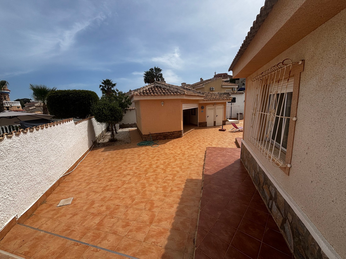 Se vende Villa - Chalet de 4 dormitorios en Costa Blanca, Alicante, España