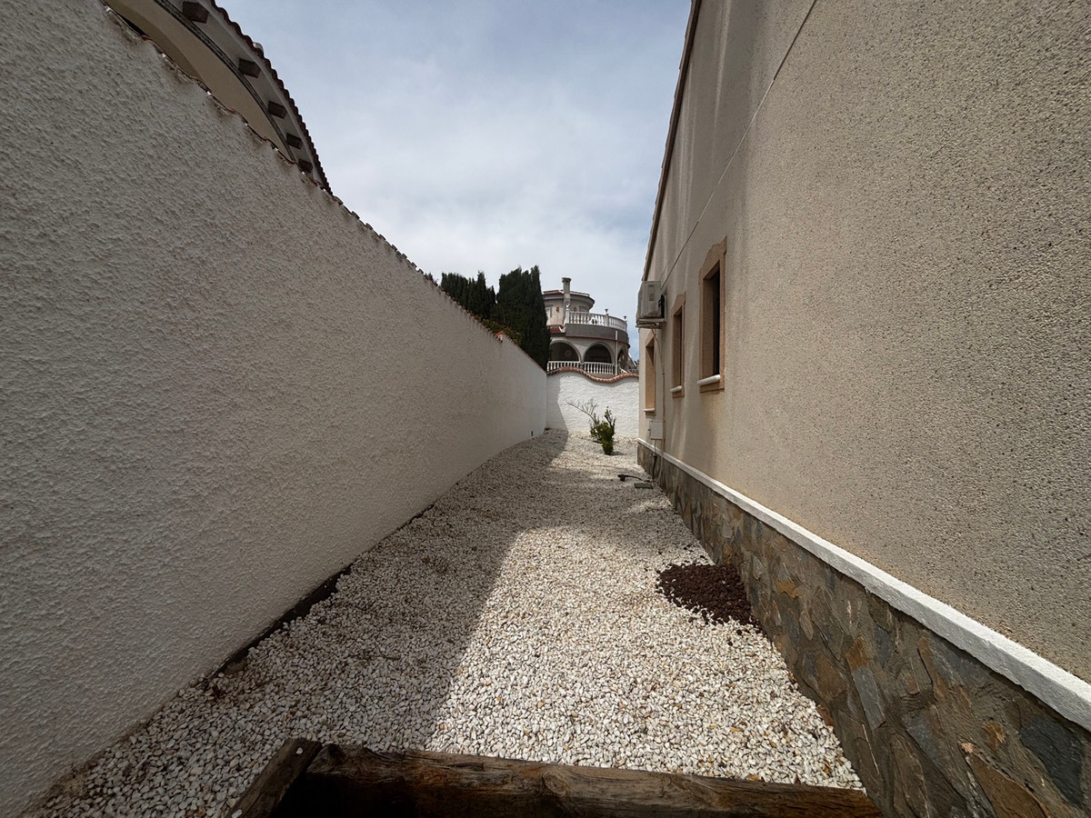 Se vende Villa - Chalet de 4 dormitorios en Costa Blanca, Alicante, España