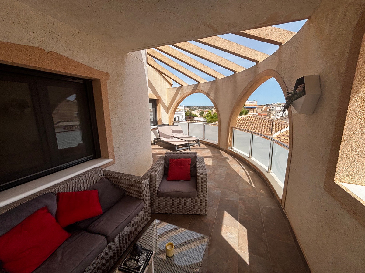 Se vende Villa - Chalet de 4 dormitorios en Costa Blanca, Alicante, España