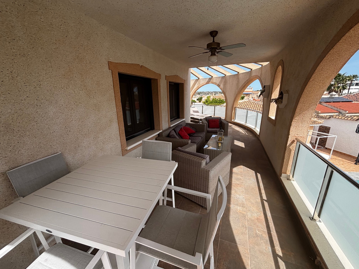 Se vende Villa - Chalet de 4 dormitorios en Costa Blanca, Alicante, España