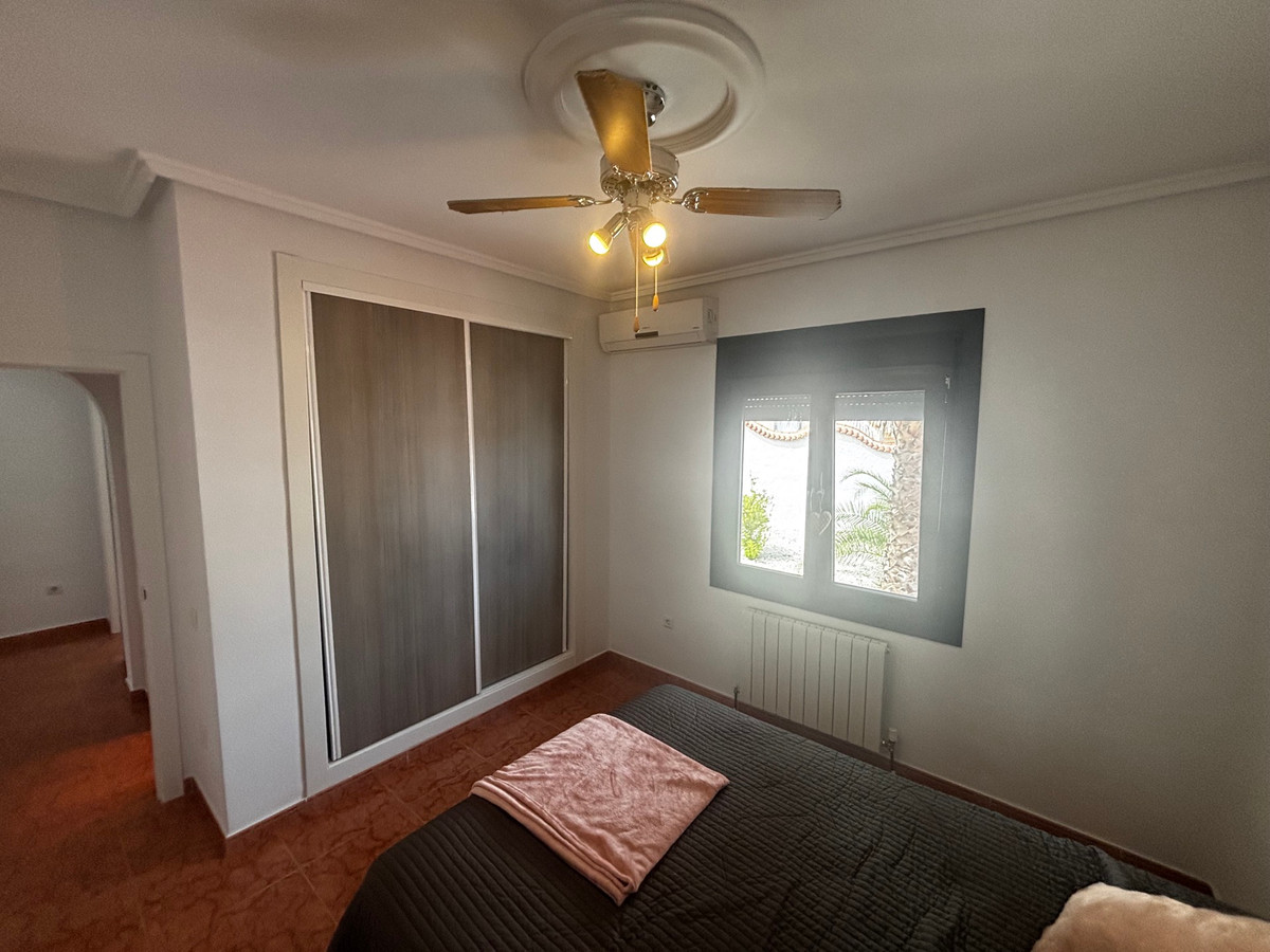 Se vende Villa - Chalet de 4 dormitorios en Costa Blanca, Alicante, España