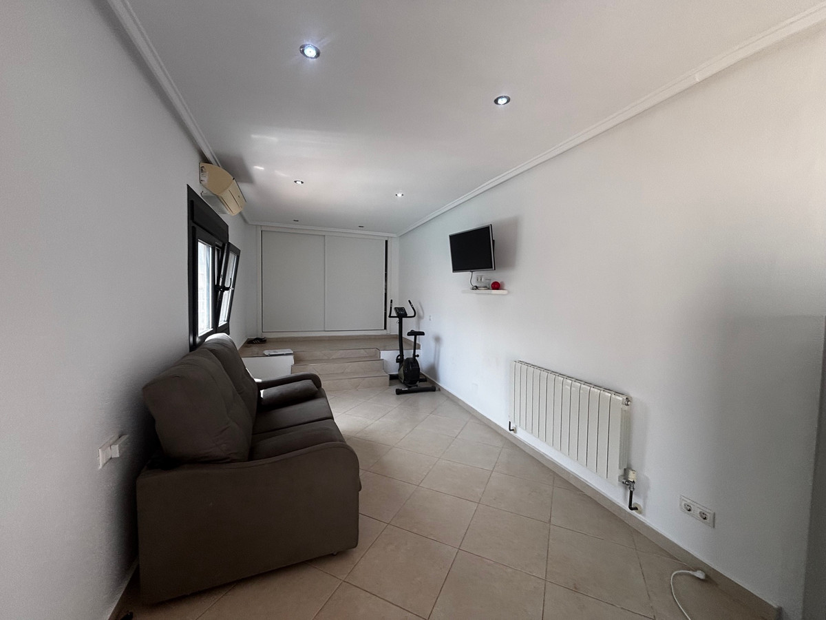 Se vende Villa - Chalet de 4 dormitorios en Costa Blanca, Alicante, España