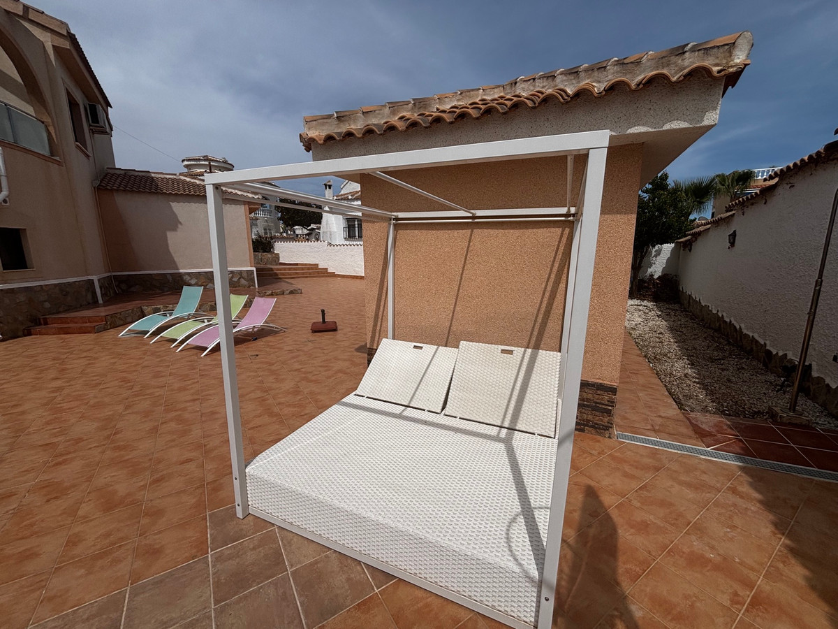 Se vende Villa - Chalet de 4 dormitorios en Costa Blanca, Alicante, España