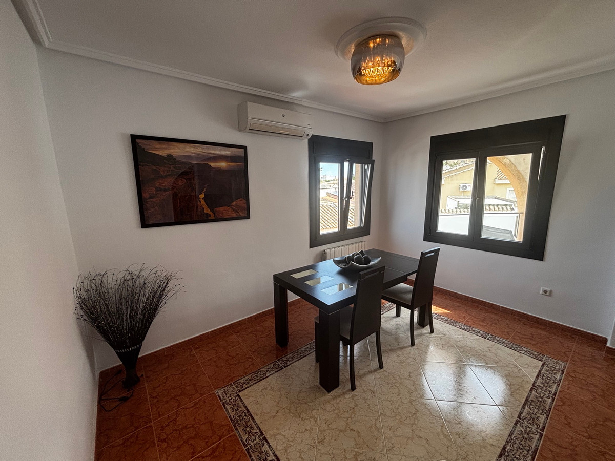 Se vende Villa - Chalet de 4 dormitorios en Costa Blanca, Alicante, España