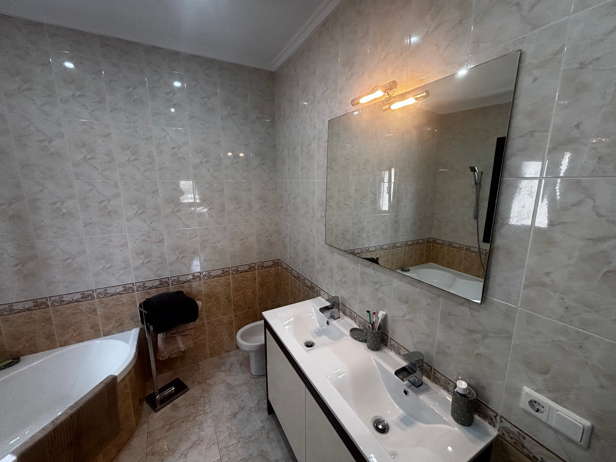 Se vende Villa - Chalet de 4 dormitorios en Costa Blanca, Alicante, España