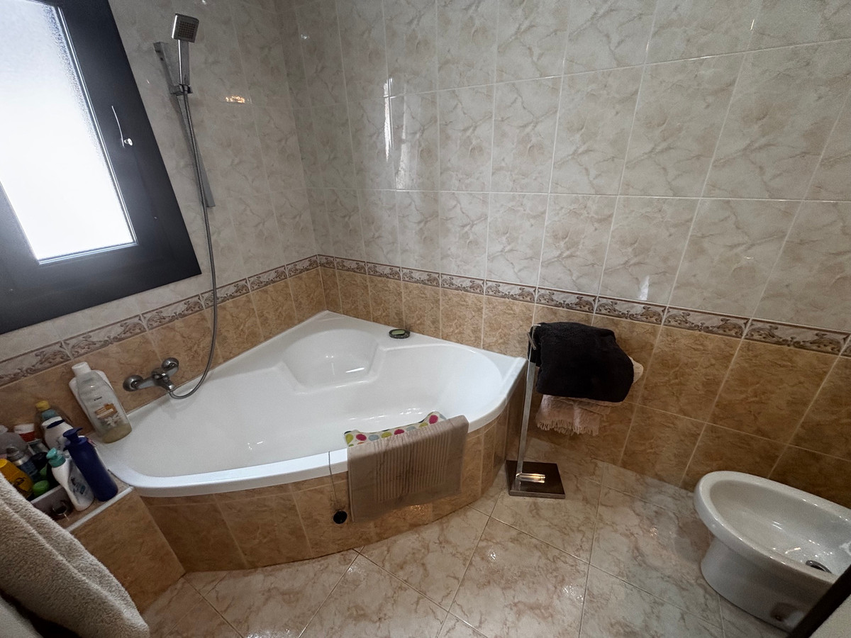 Se vende Villa - Chalet de 4 dormitorios en Costa Blanca, Alicante, España