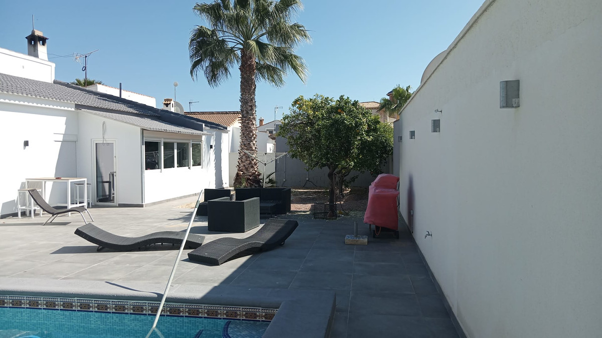 Se vende Villa - Chalet de 4 dormitorios en Costa Blanca, Alicante, España