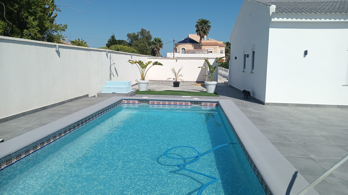 Se vende Villa - Chalet de 4 dormitorios en Costa Blanca, Alicante, España