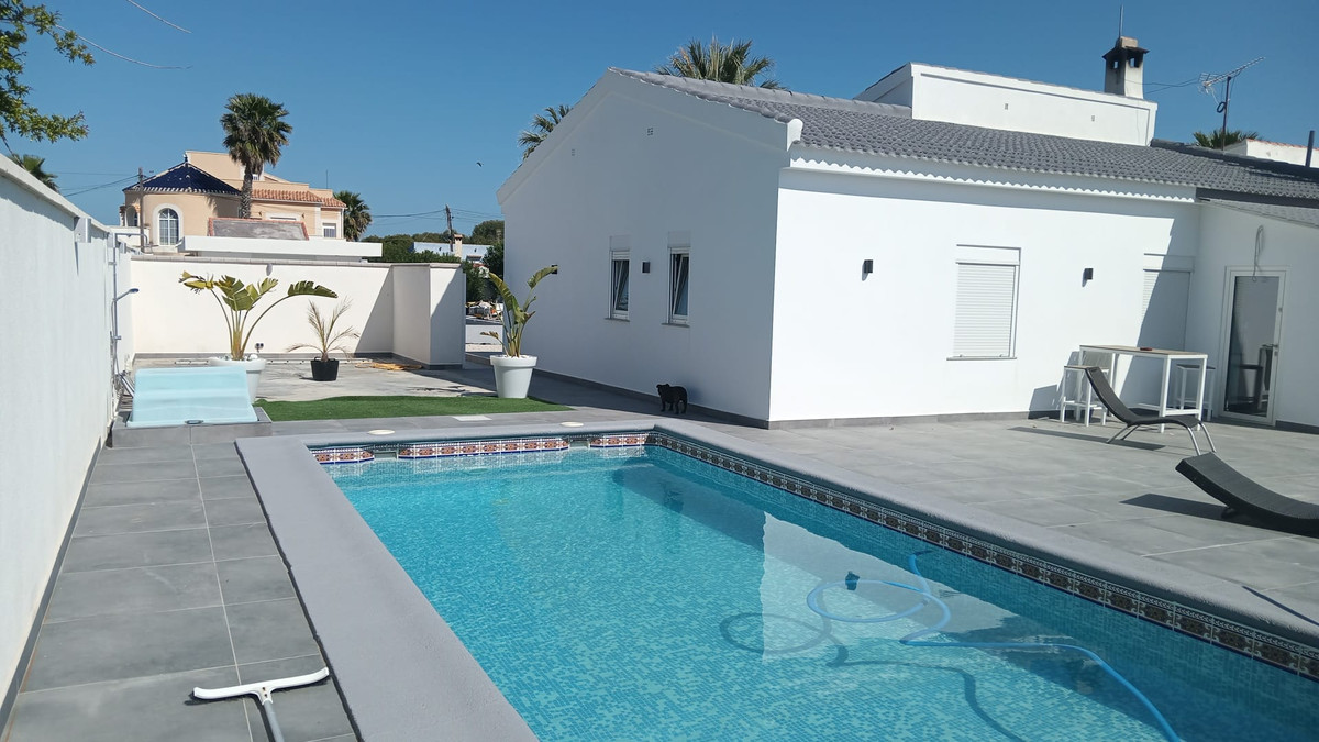 Se vende Villa - Chalet de 4 dormitorios en Costa Blanca, Alicante, España