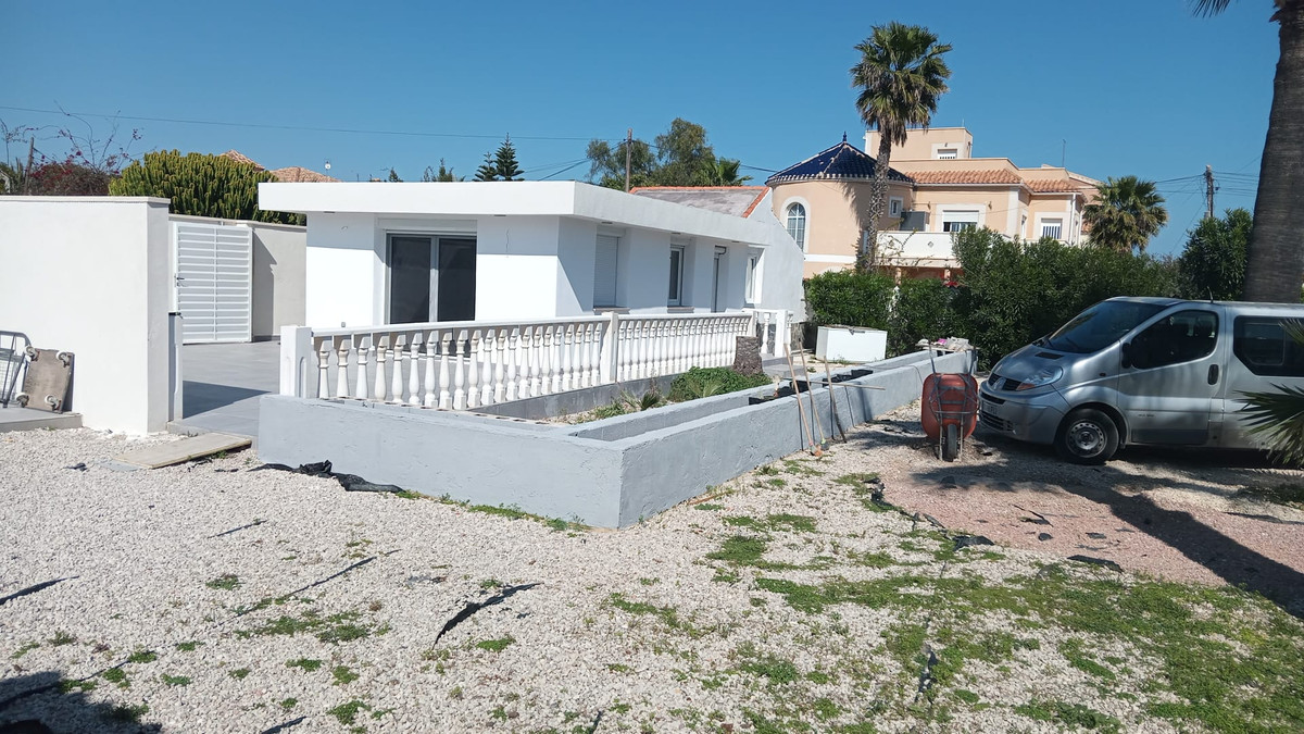 Se vende Villa - Chalet de 4 dormitorios en Costa Blanca, Alicante, España