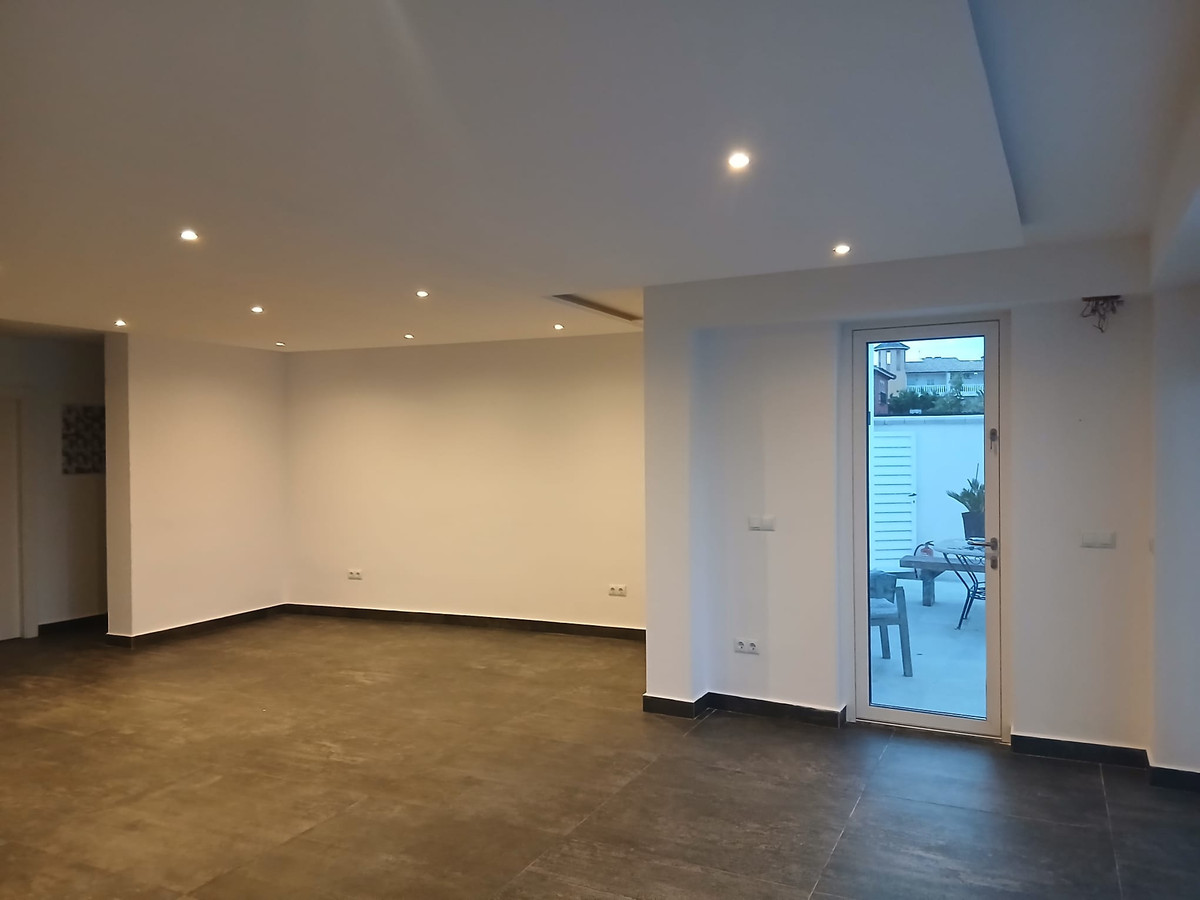 Se vende Villa - Chalet de 4 dormitorios en Costa Blanca, Alicante, España