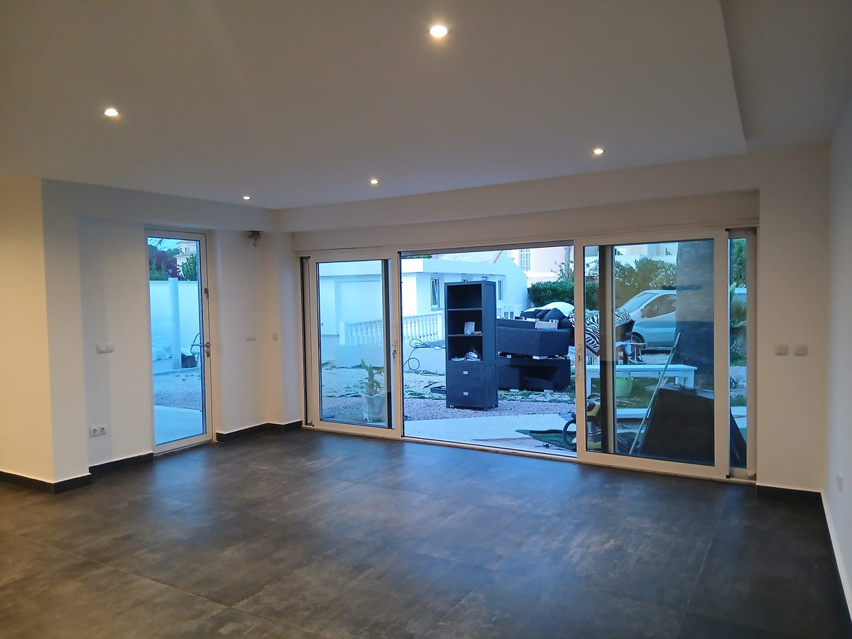 Se vende Villa - Chalet de 4 dormitorios en Costa Blanca, Alicante, España