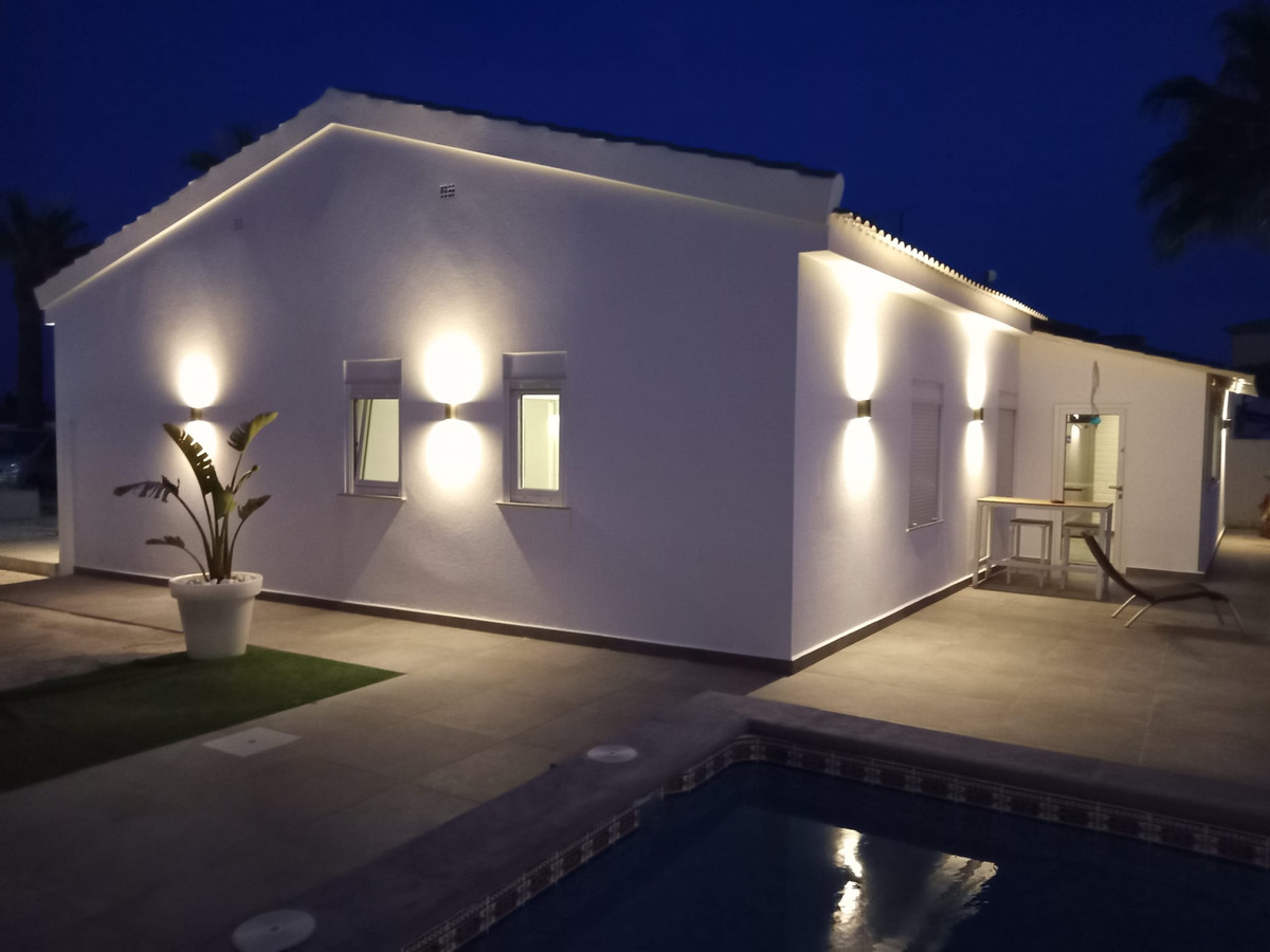 Se vende Villa - Chalet de 4 dormitorios en Costa Blanca, Alicante, España