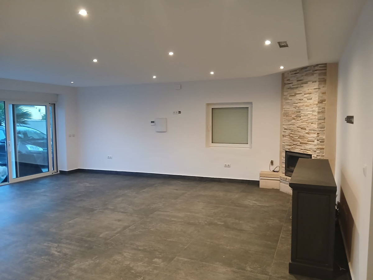 Se vende Villa - Chalet de 4 dormitorios en Costa Blanca, Alicante, España