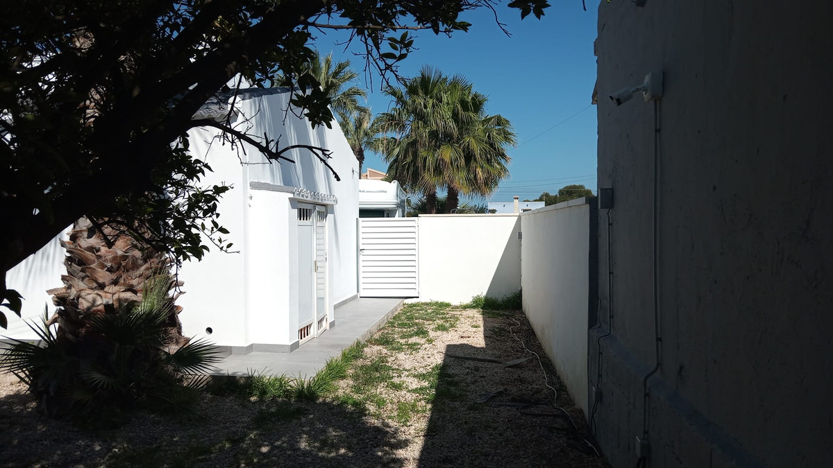 Se vende Villa - Chalet de 4 dormitorios en Costa Blanca, Alicante, España