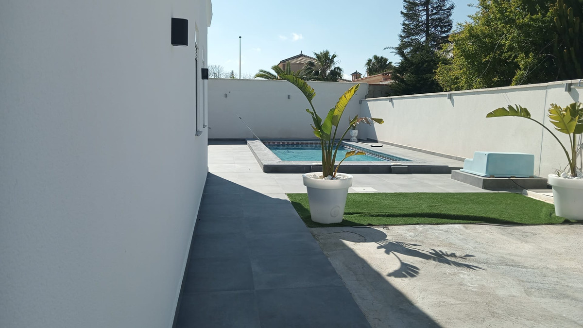 Se vende Villa - Chalet de 4 dormitorios en Costa Blanca, Alicante, España