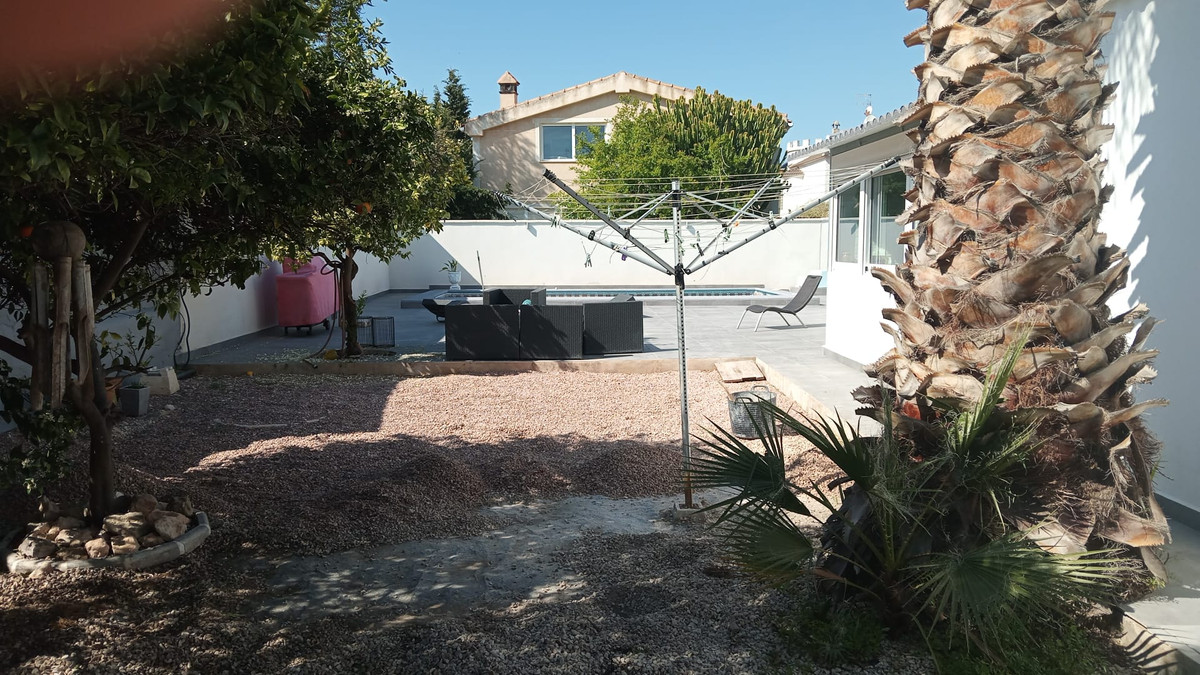 Se vende Villa - Chalet de 4 dormitorios en Costa Blanca, Alicante, España