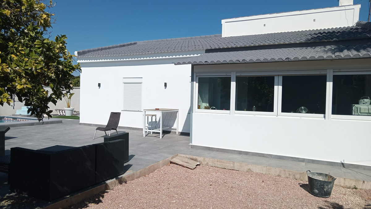 Se vende Villa - Chalet de 4 dormitorios en Costa Blanca, Alicante, España