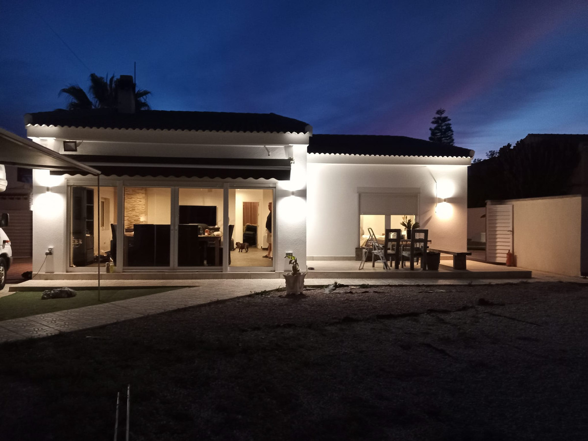 Se vende Villa - Chalet de 4 dormitorios en Costa Blanca, Alicante, España