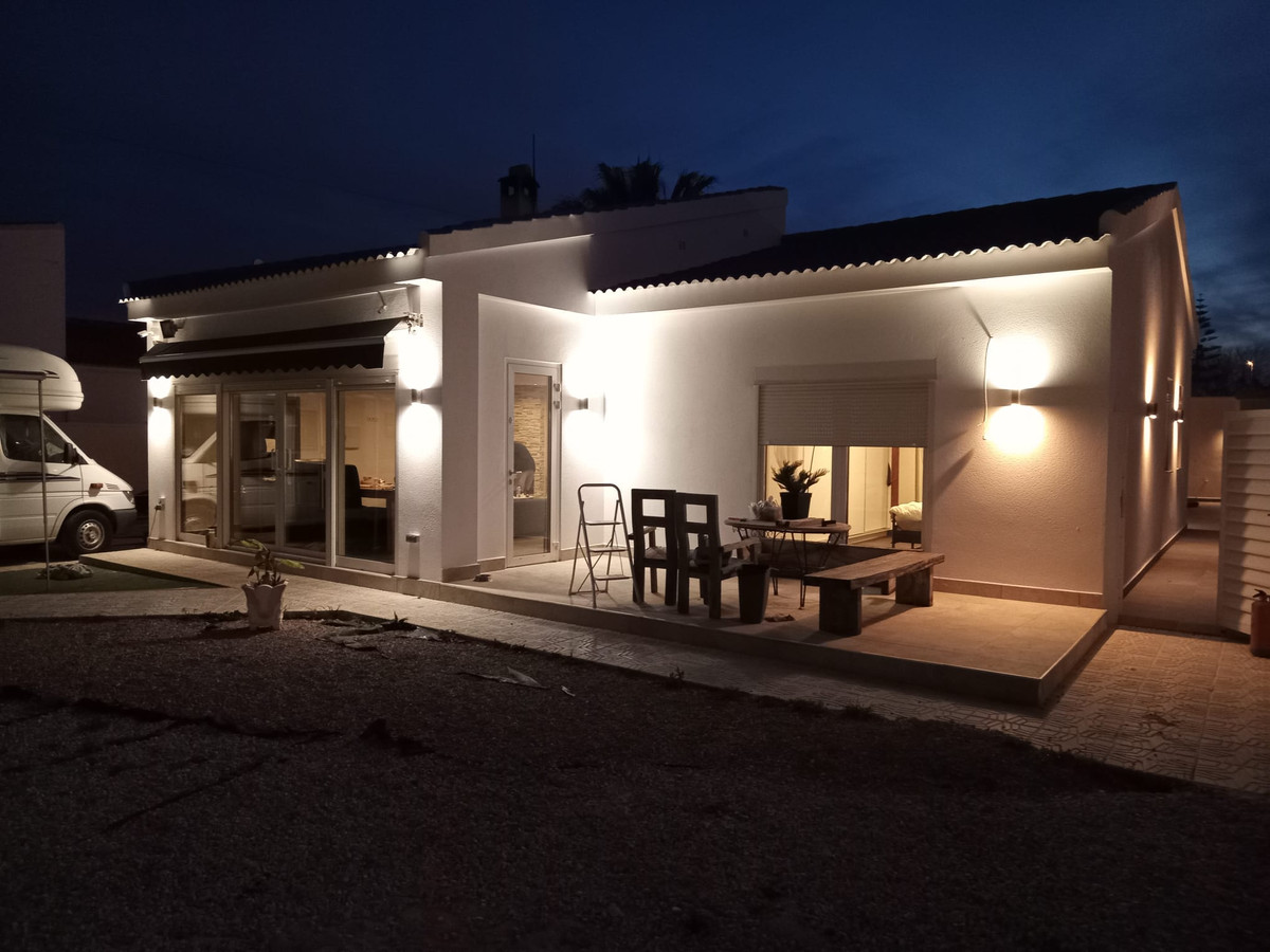 Se vende Villa - Chalet de 4 dormitorios en Costa Blanca, Alicante, España