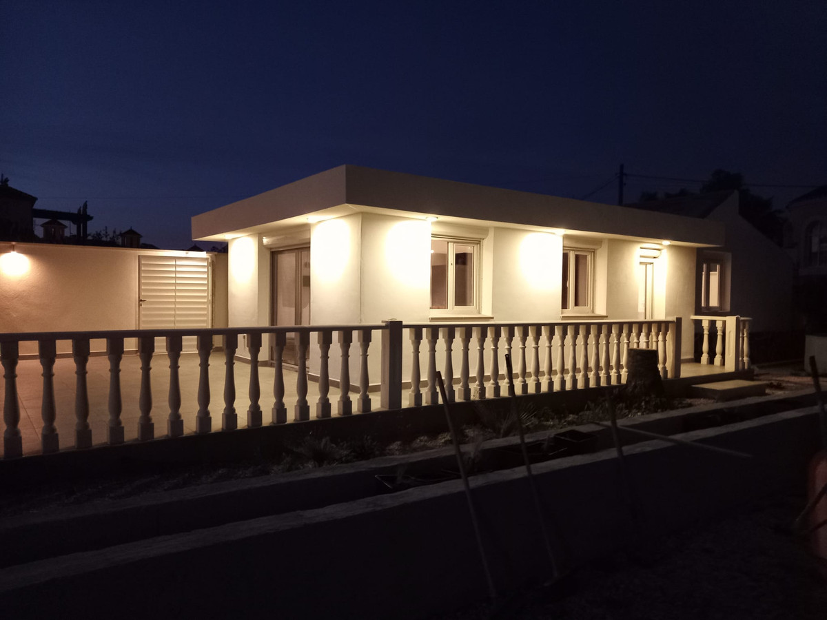Se vende Villa - Chalet de 4 dormitorios en Costa Blanca, Alicante, España