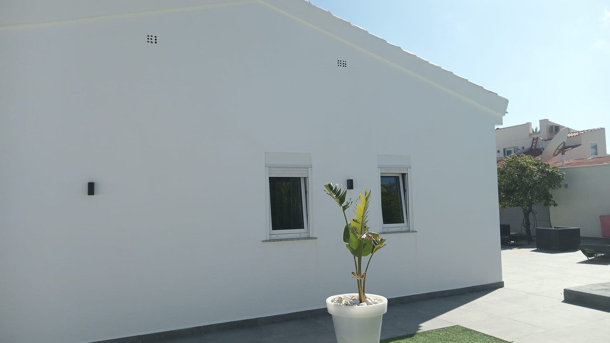 Se vende Villa - Chalet de 4 dormitorios en Costa Blanca, Alicante, España