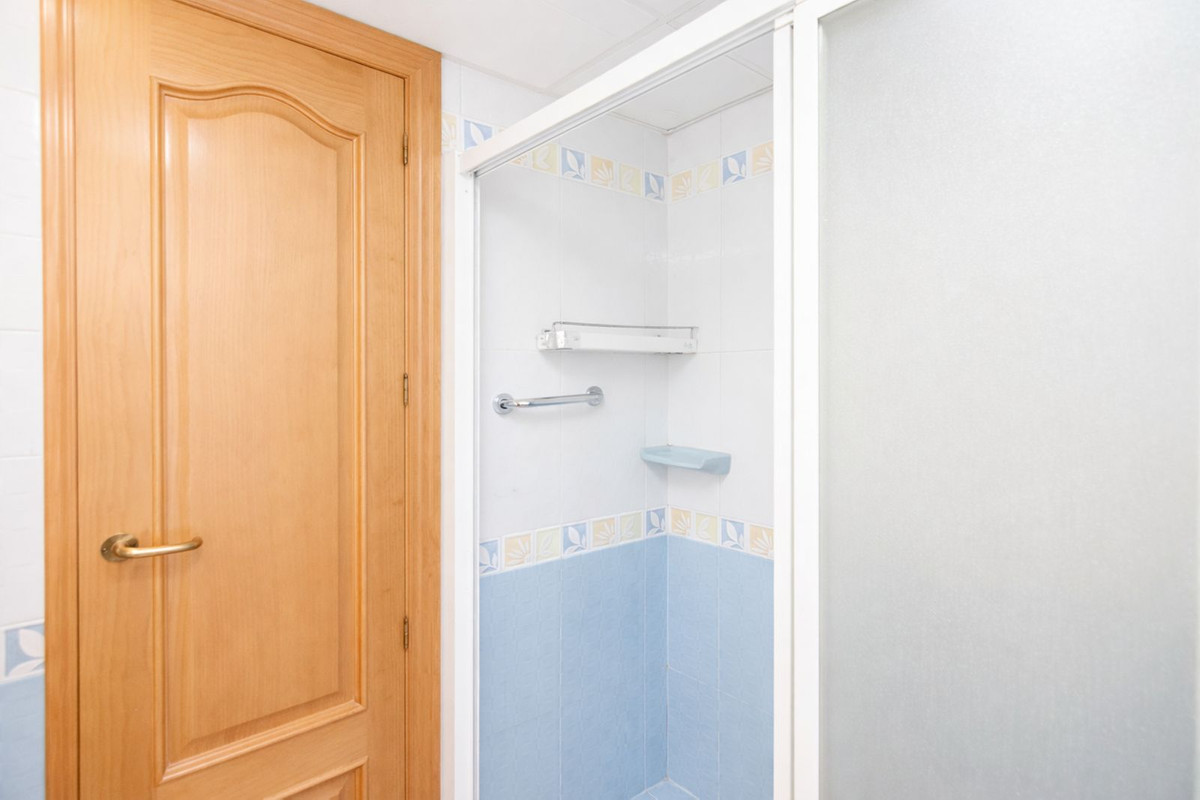 Se vende Apartamento Planta Media de 3 dormitorios en Costa Del Sol, Málaga, España