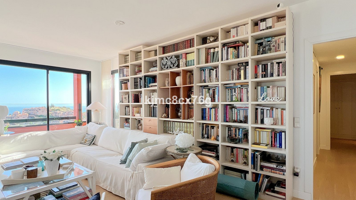4 Bed Apartment for sale in Calahonda Costa Del Sol, Málaga, Spain