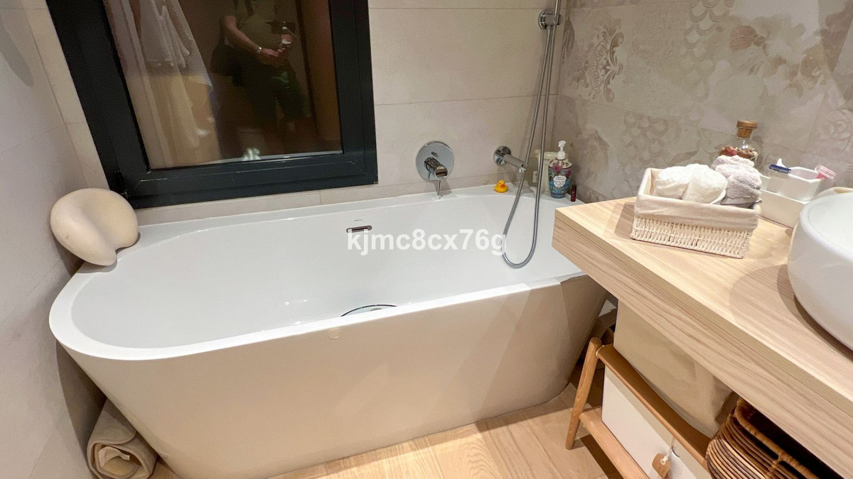 4 Bed Apartment for sale in Calahonda Costa Del Sol, Málaga, Spain
