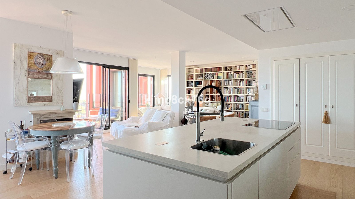 4 Bed Apartment for sale in Calahonda Costa Del Sol, Málaga, Spain
