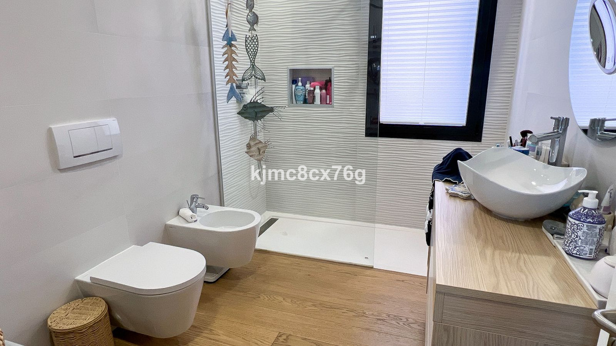 4 Bed Apartment for sale in Calahonda Costa Del Sol, Málaga, Spain