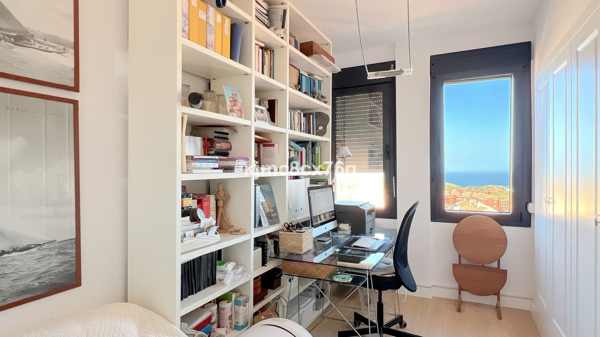 4 Bed Apartment for sale in Calahonda Costa Del Sol, Málaga, Spain