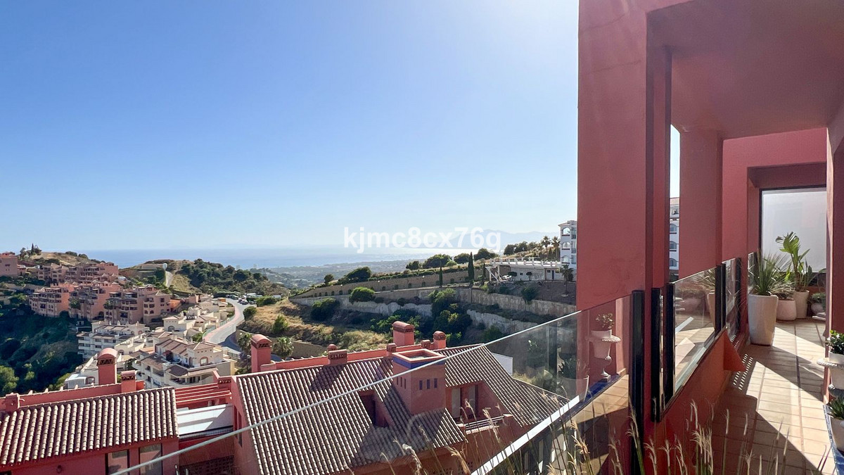 4 Bed Apartment for sale in Calahonda Costa Del Sol, Málaga, Spain