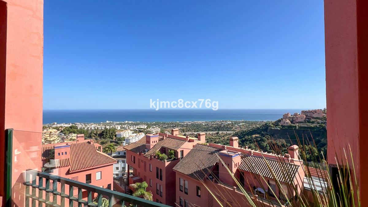 4 Bed Apartment for sale in Calahonda Costa Del Sol, Málaga, Spain