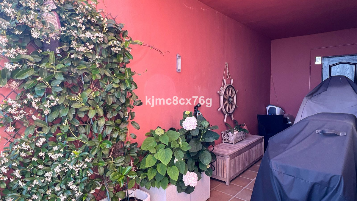 4 Bed Apartment for sale in Calahonda Costa Del Sol, Málaga, Spain