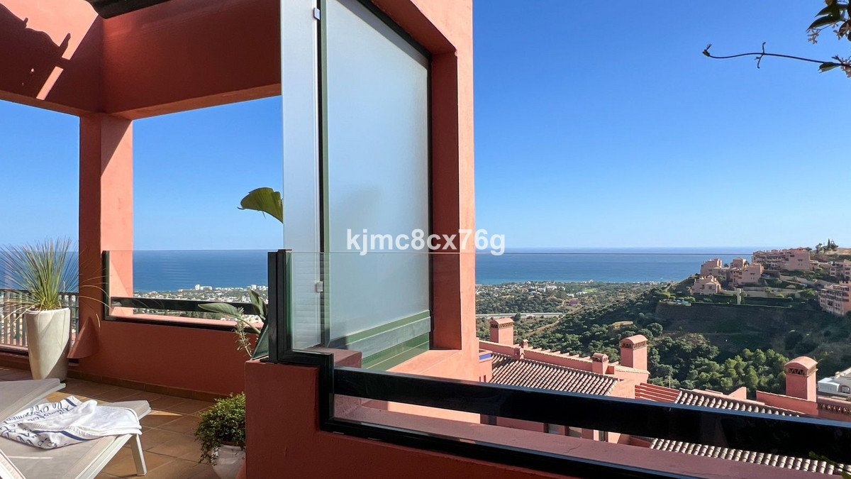 4 Bed Apartment for sale in Calahonda Costa Del Sol, Málaga, Spain