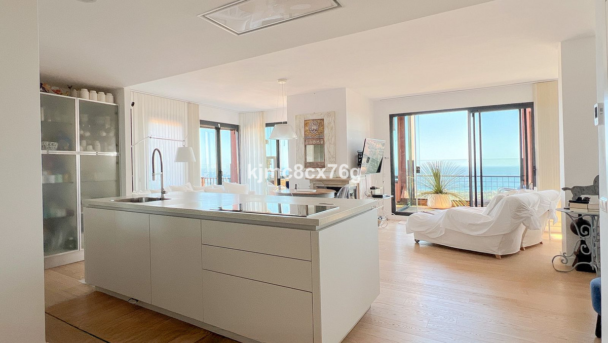 4 Bed Apartment for sale in Calahonda Costa Del Sol, Málaga, Spain