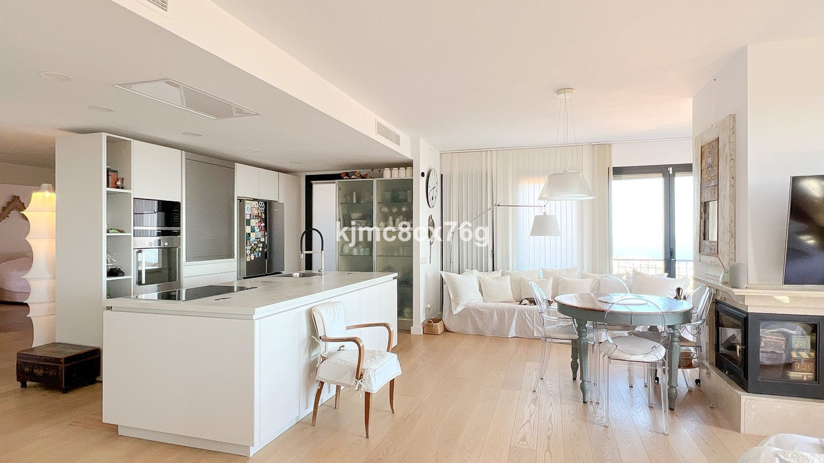 4 Bed Apartment for sale in Calahonda Costa Del Sol, Málaga, Spain