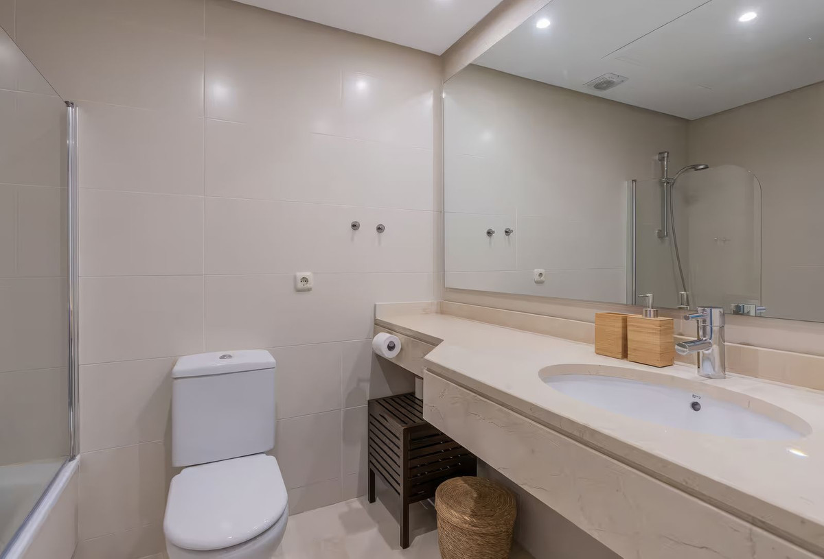 2 Bed Apartment for sale in Estepona Costa Del Sol, Málaga, Spain