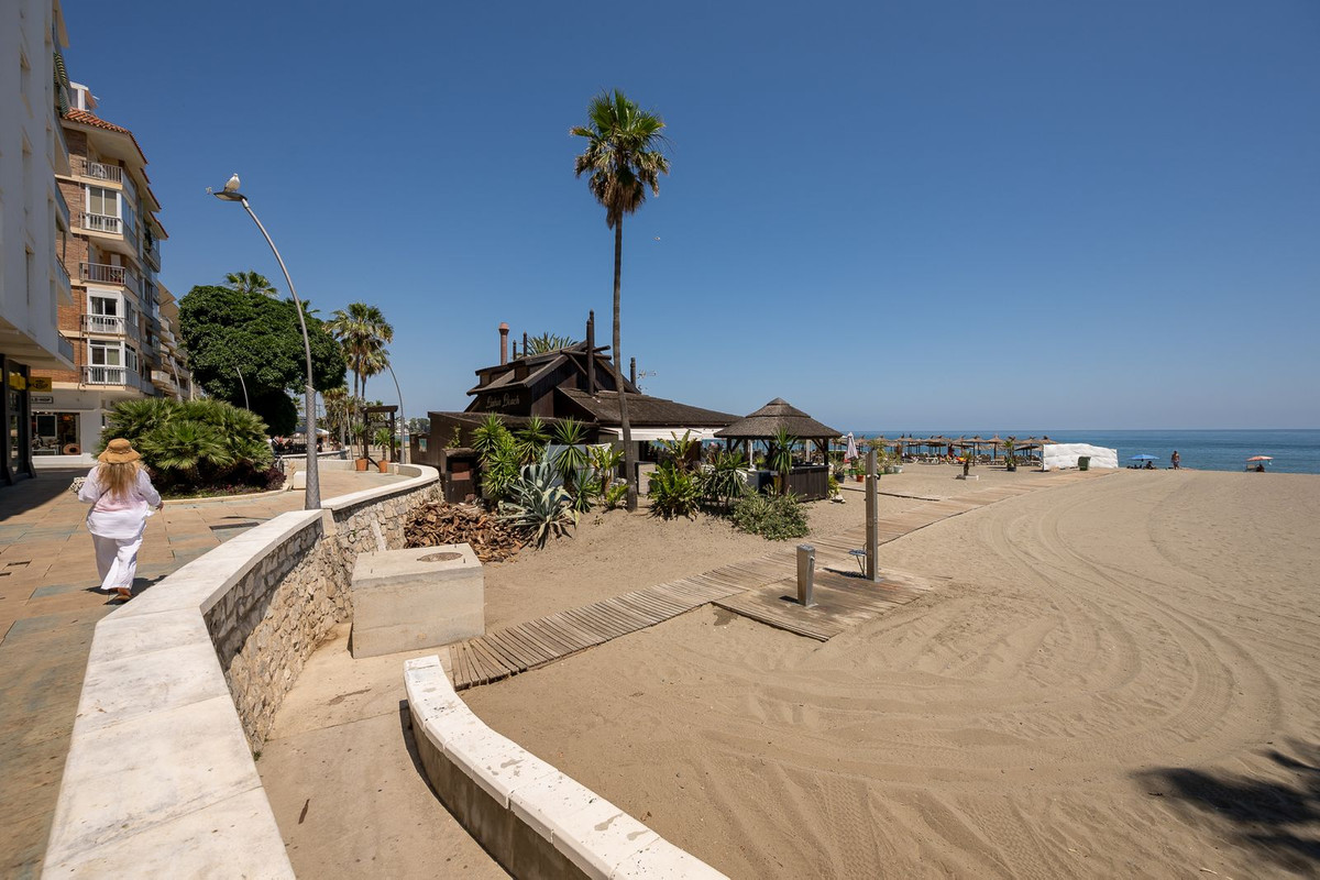 Se vende Apartamento Planta Media de 2 dormitorios en Costa Del Sol, Málaga, España