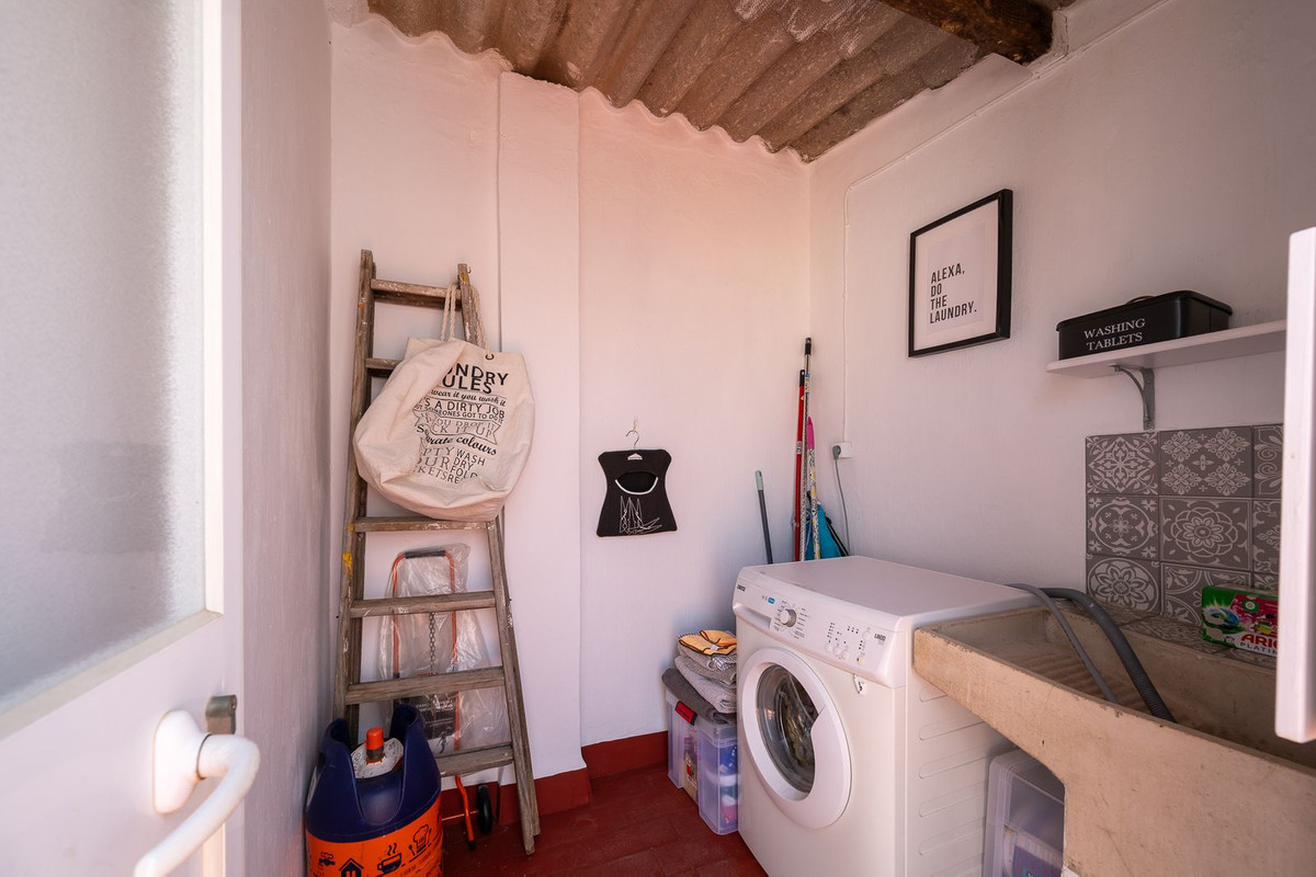 Se vende Apartamento Planta Media de 2 dormitorios en Costa Del Sol, Málaga, España
