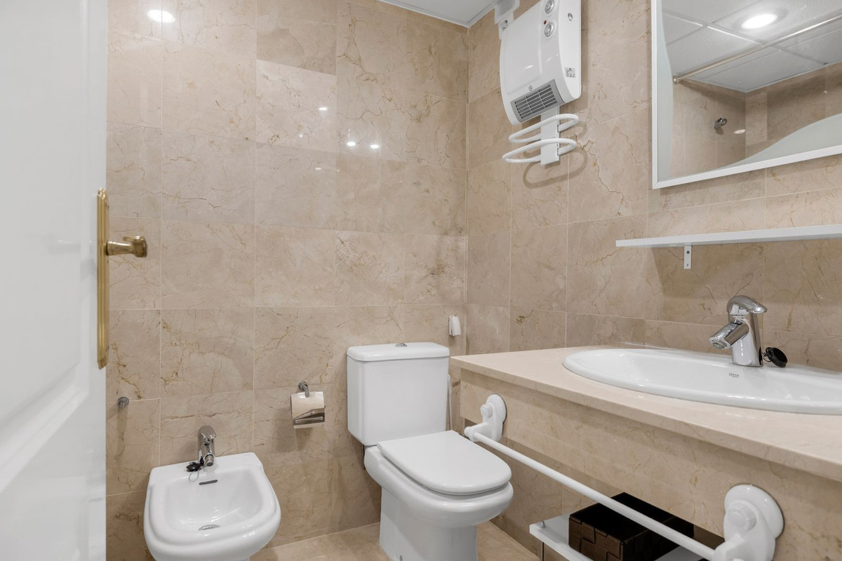 2 Bed Apartment for sale in Benalmadena Costa Costa Del Sol, Málaga, Spain