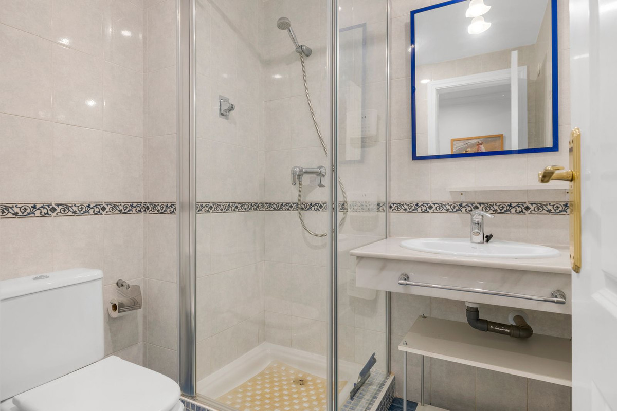 2 Bed Apartment for sale in Benalmadena Costa Costa Del Sol, Málaga, Spain
