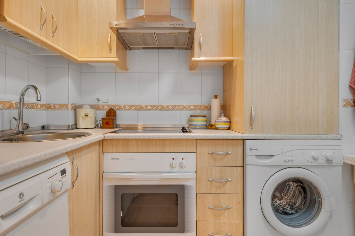2 Bed Apartment for sale in Benalmadena Costa Costa Del Sol, Málaga, Spain
