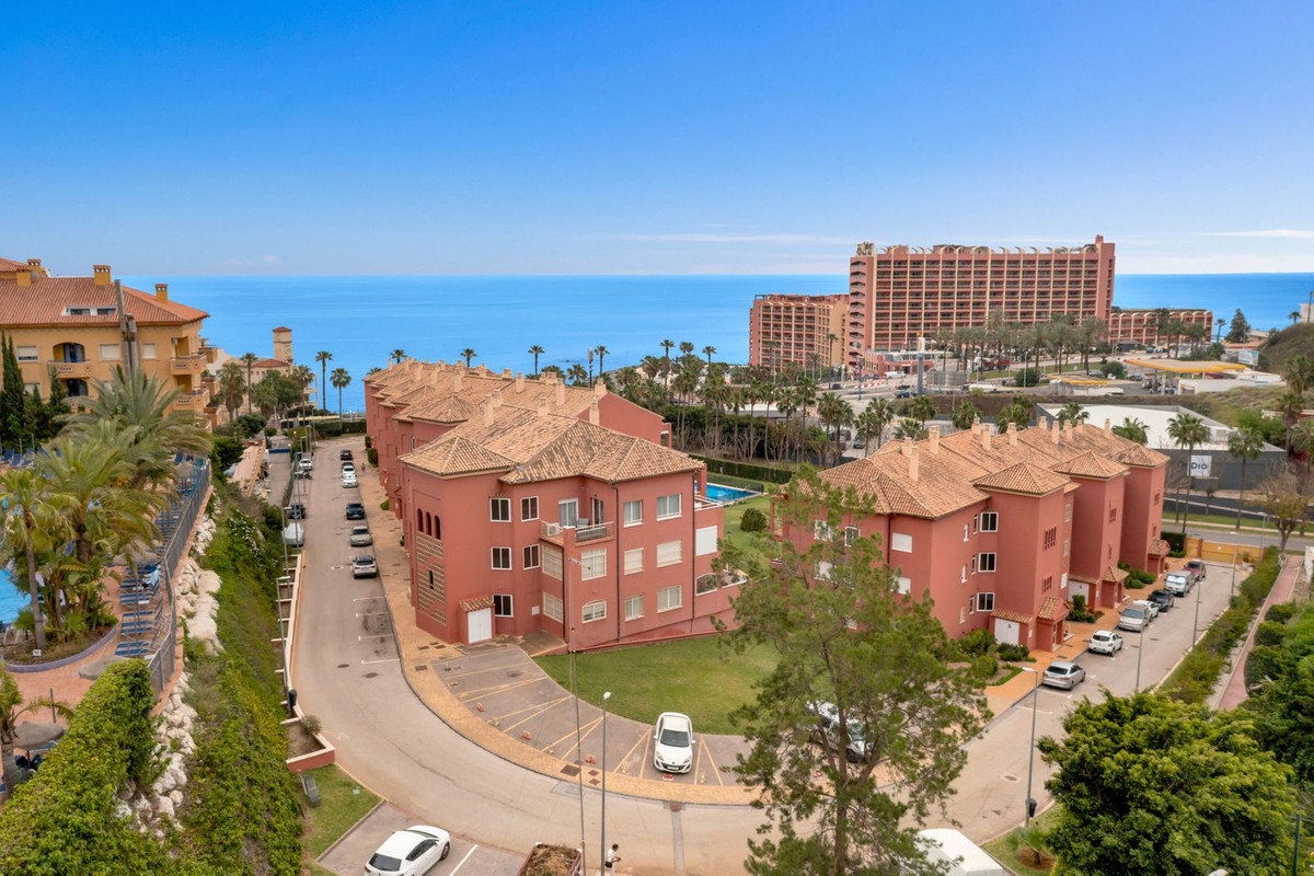 2 Bed Apartment for sale in Benalmadena Costa Costa Del Sol, Málaga, Spain