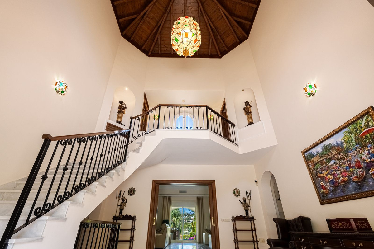 6 Bed Townhouse for sale in El Paraiso Costa Del Sol, Málaga, Spain