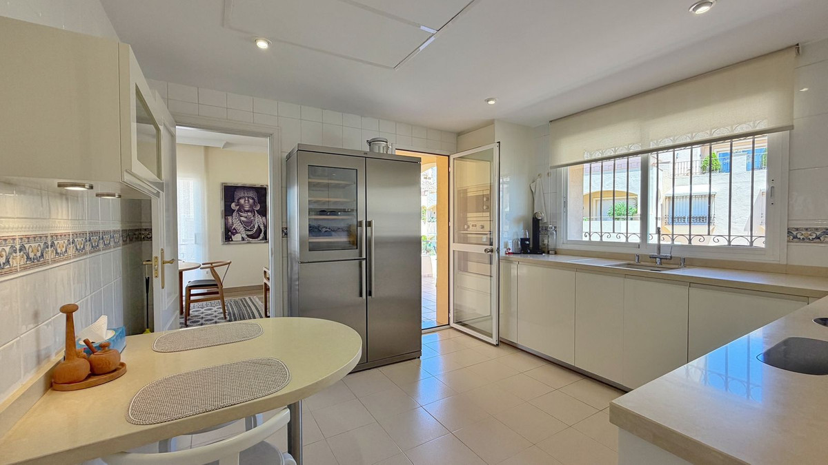 4 Bed Apartment for sale in Elviria Costa Del Sol, Málaga, Spain